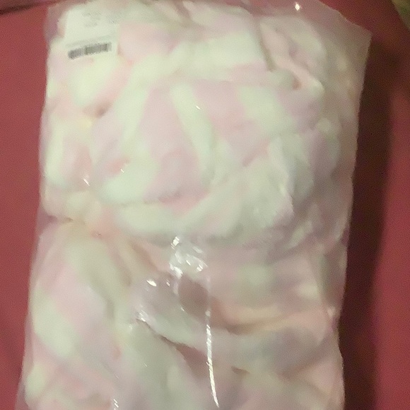 Robe - Picture 4 of 4